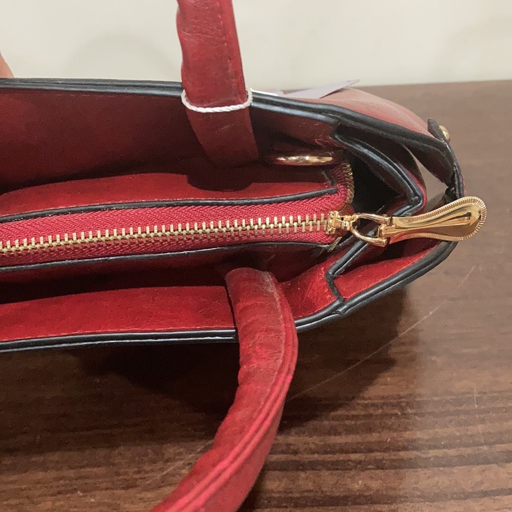 Red vegan leather medium size bag. New! - Picture 3 of 8
